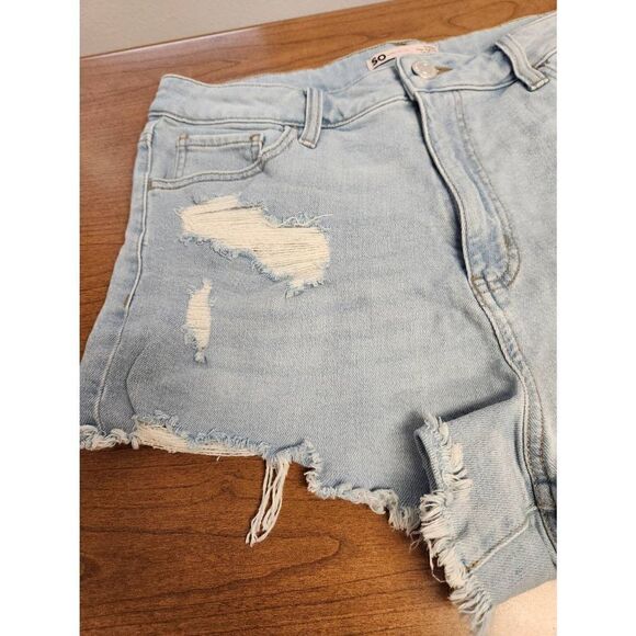 💕SO 17 Super High Rise Denim Shorts - Picture 3 of 5